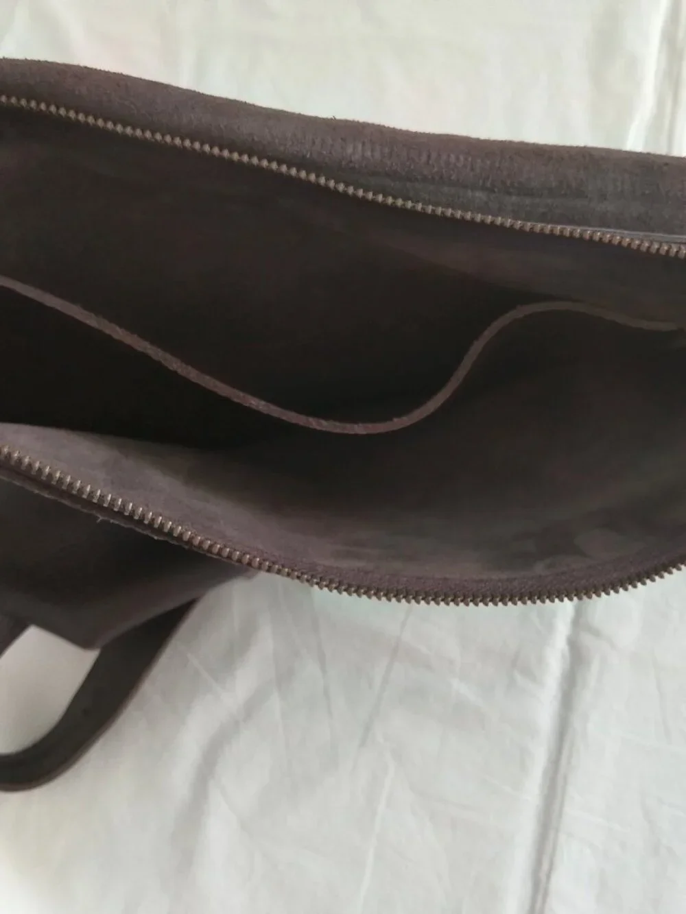 11600 Leather Crossbody Messenger Bag, crafted in Spain
